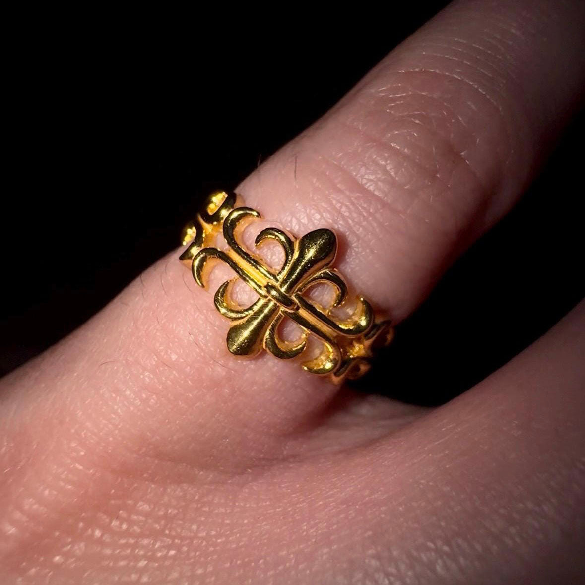 FLEUR DE LIS RING