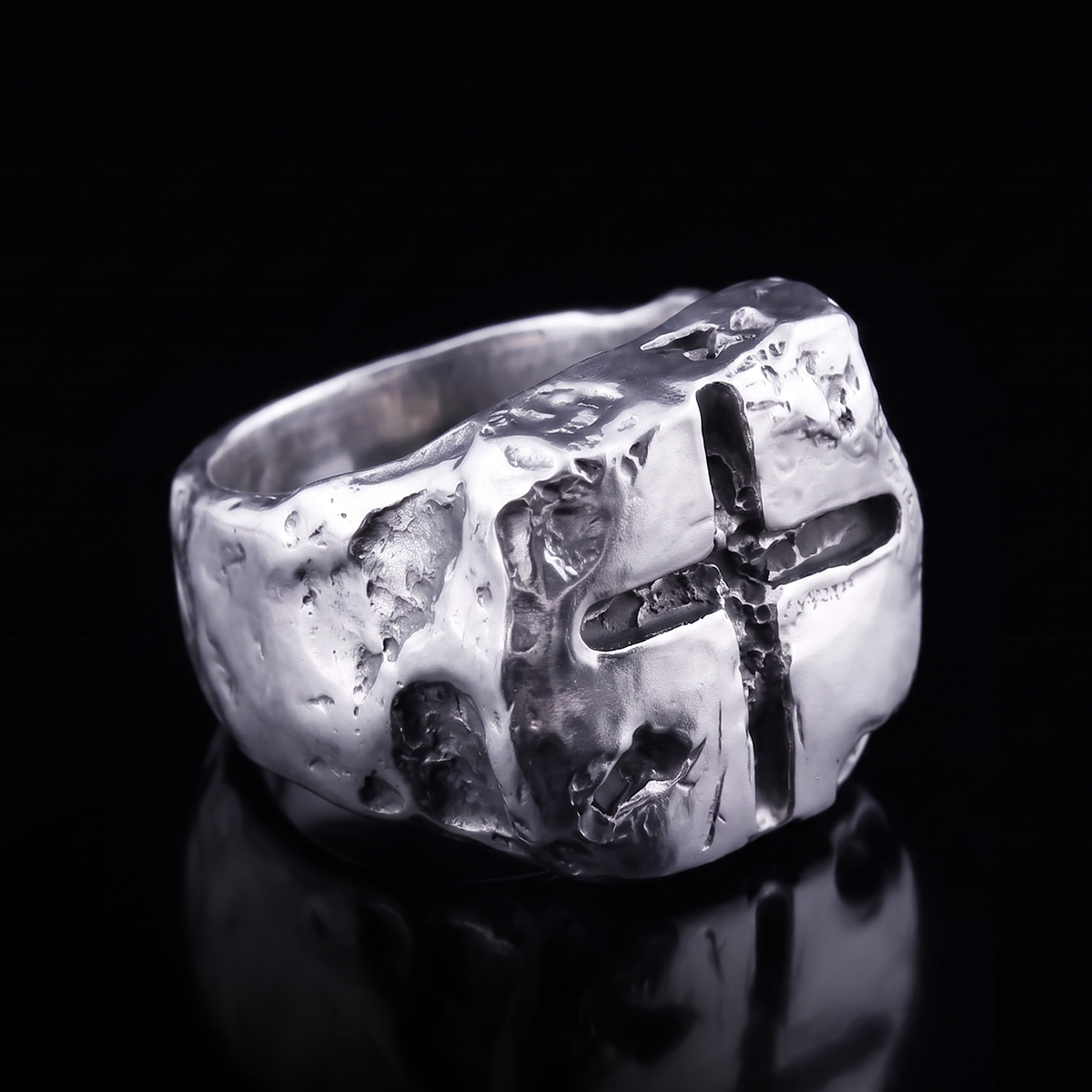 RAW CROSS SIGNET RING