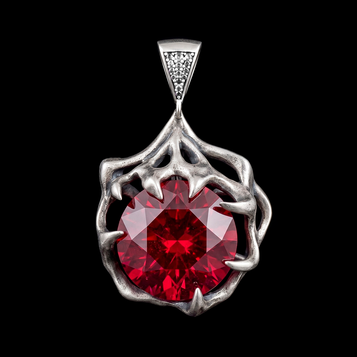 CLAW PENDANT